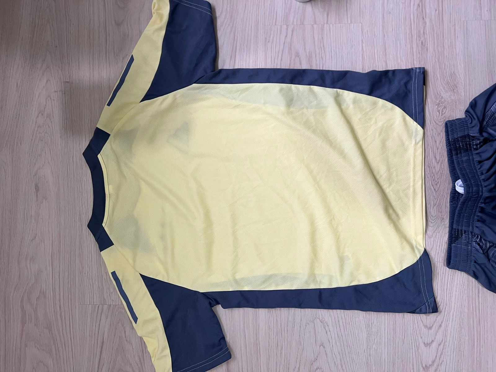 Conjunto Ajax amarillo – photo 4
